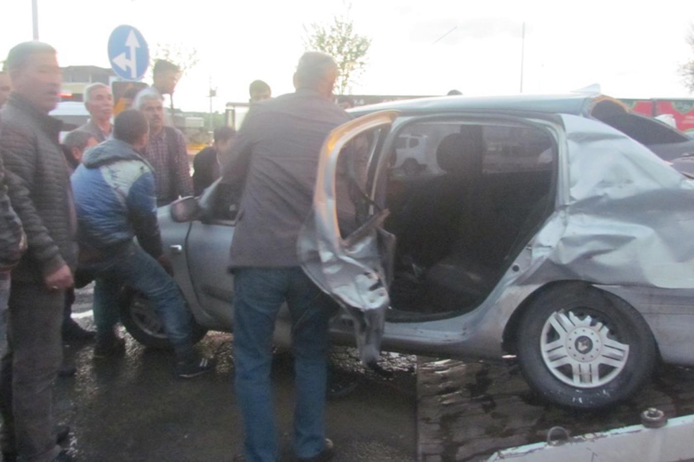 Siverek'te trafik kazası: 1 ölü, 3 yaralı Siverek'te trafik kazası: 1 ölü, 3 yaralı